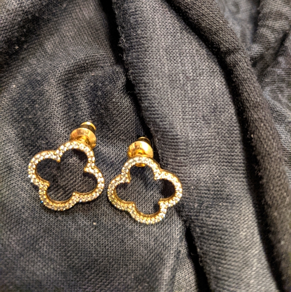 Clover cubic zirconia earrings!